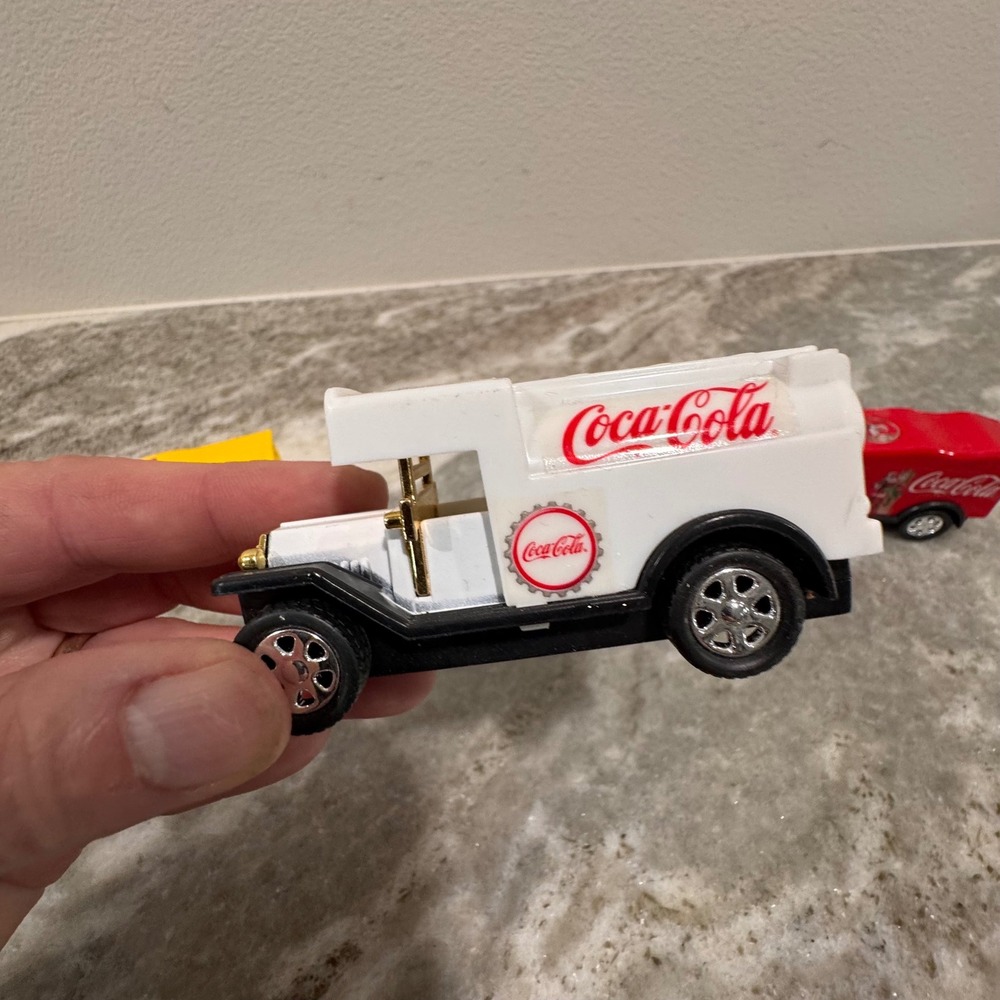Coca-Cola Vintage Diecast Delivery Truck Set of 3 Red White Yellow Santa Claus - Picture 3 of 4